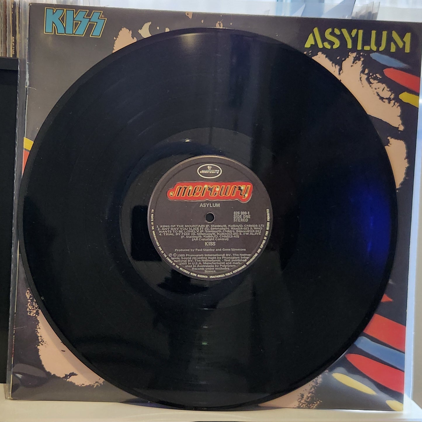 Kiss – Asylum