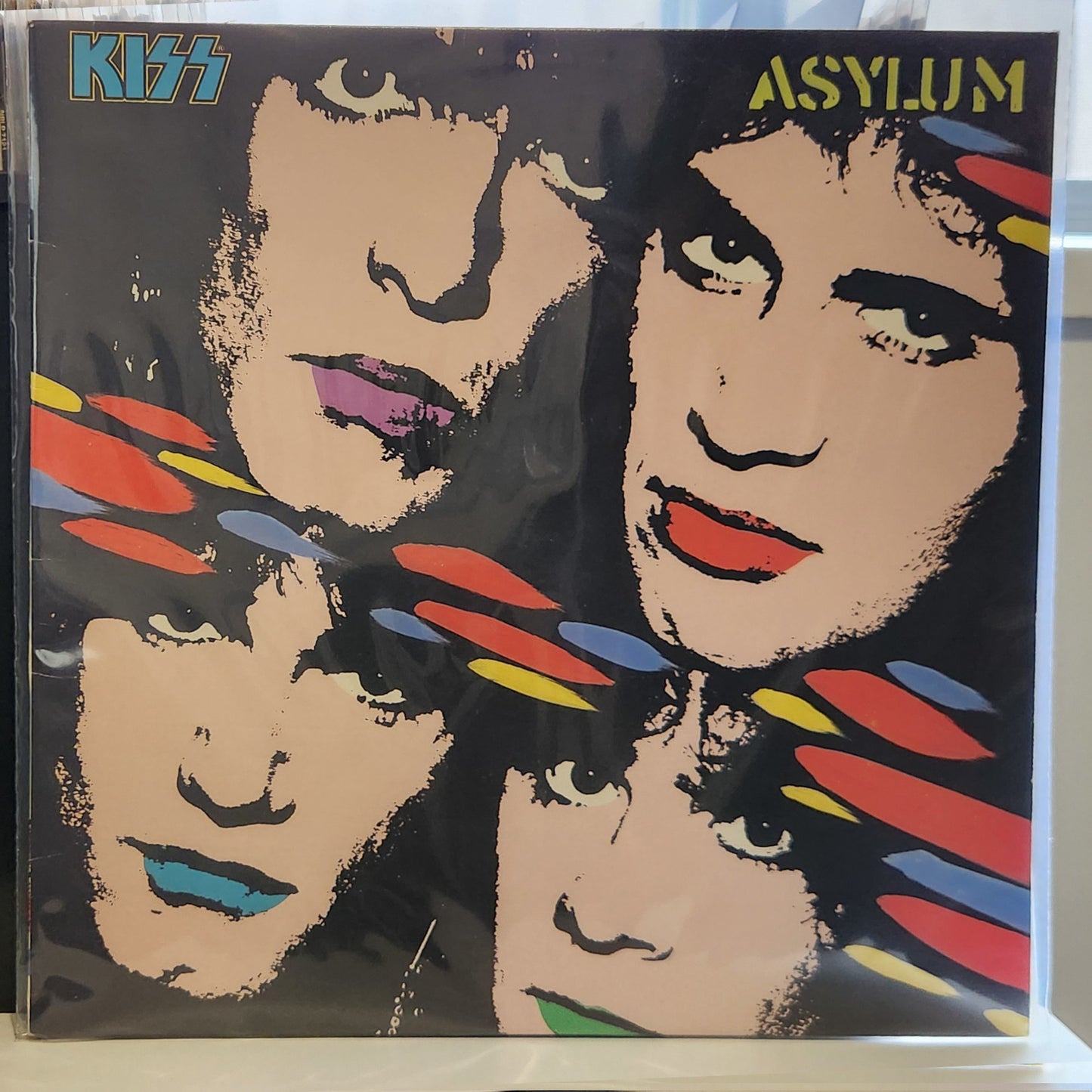 Kiss – Asylum